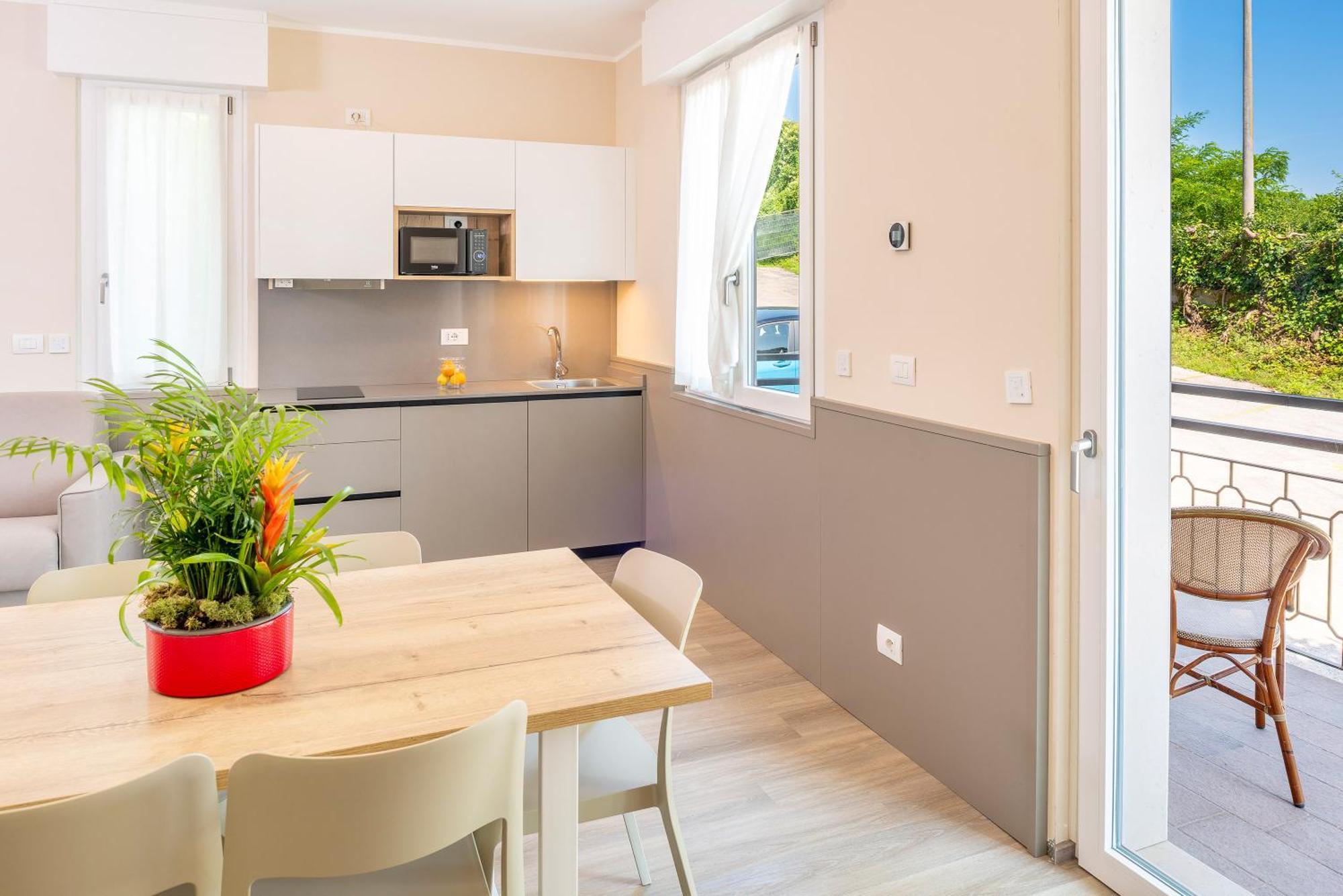 Residenza Panorama Aparthotel Костермано Екстериор снимка