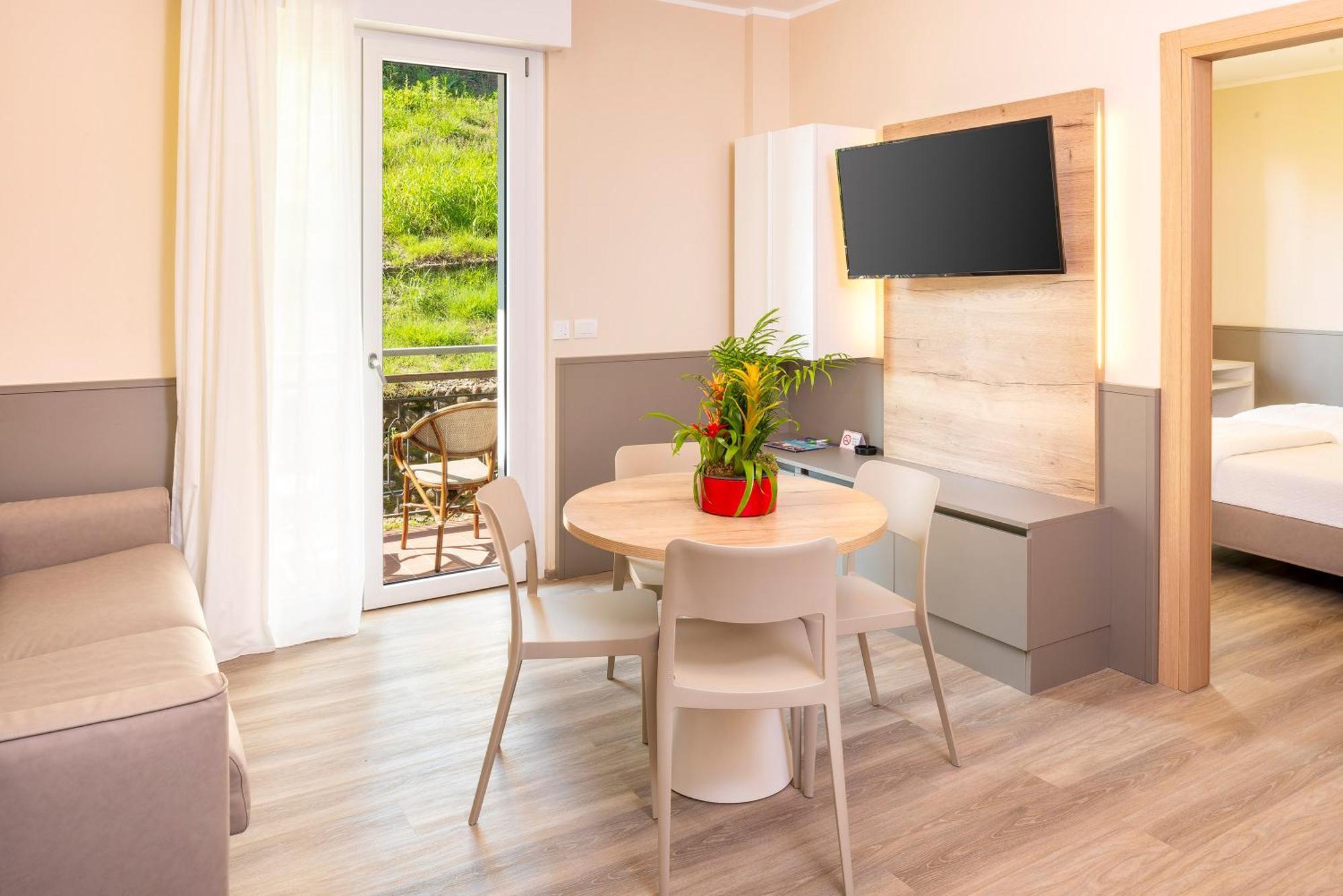 Residenza Panorama Aparthotel Костермано Екстериор снимка