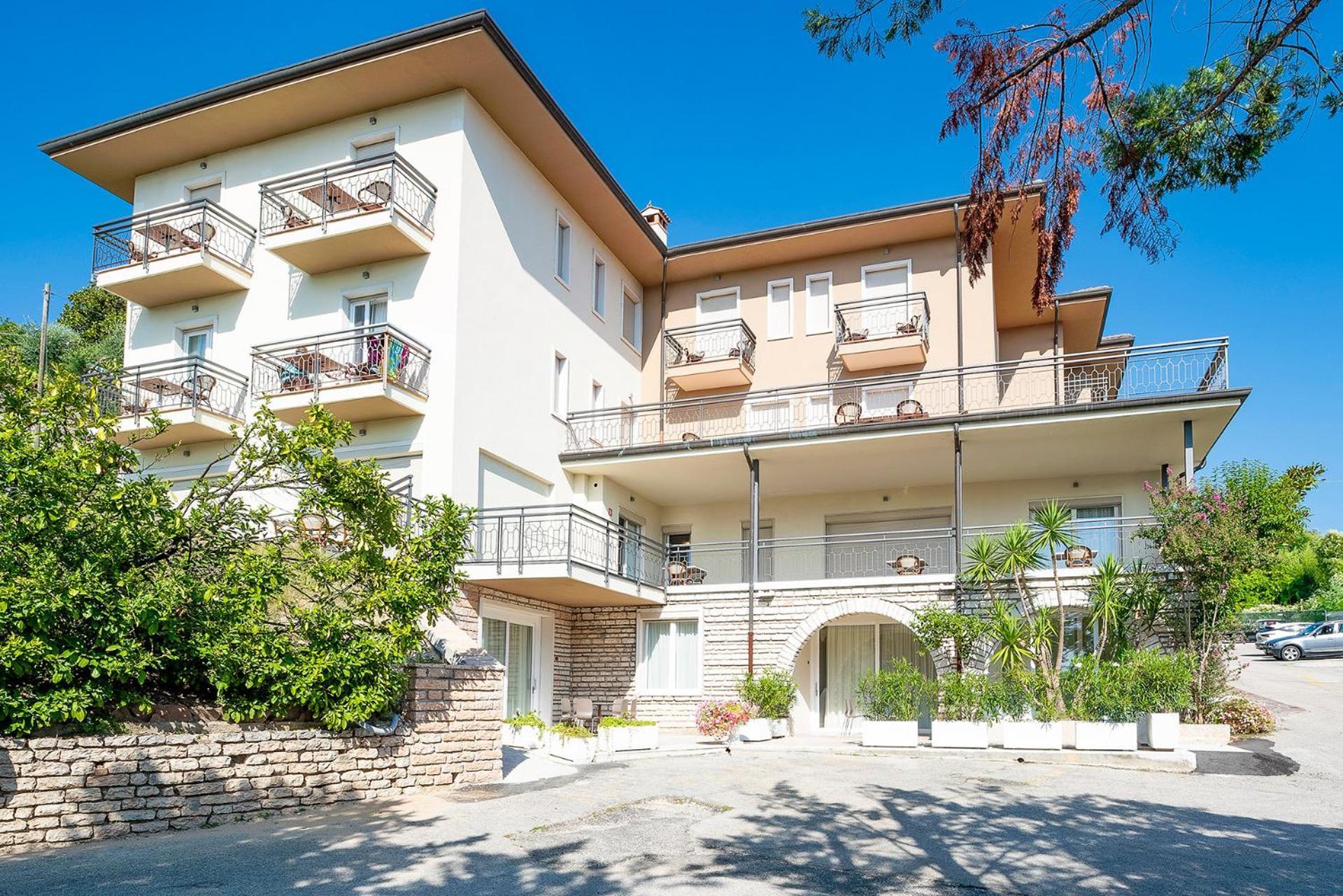 Residenza Panorama Aparthotel Костермано Екстериор снимка