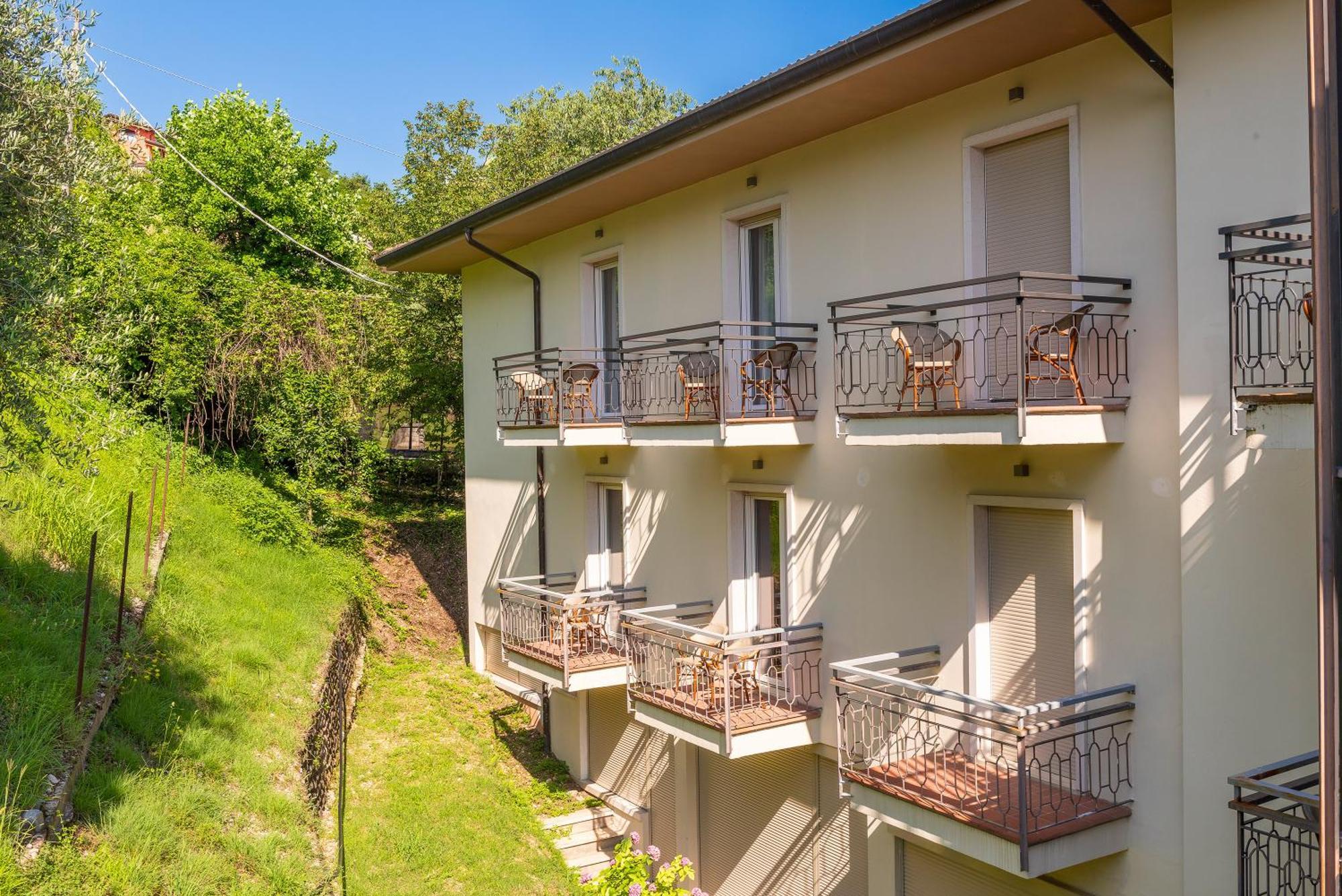 Residenza Panorama Aparthotel Костермано Екстериор снимка