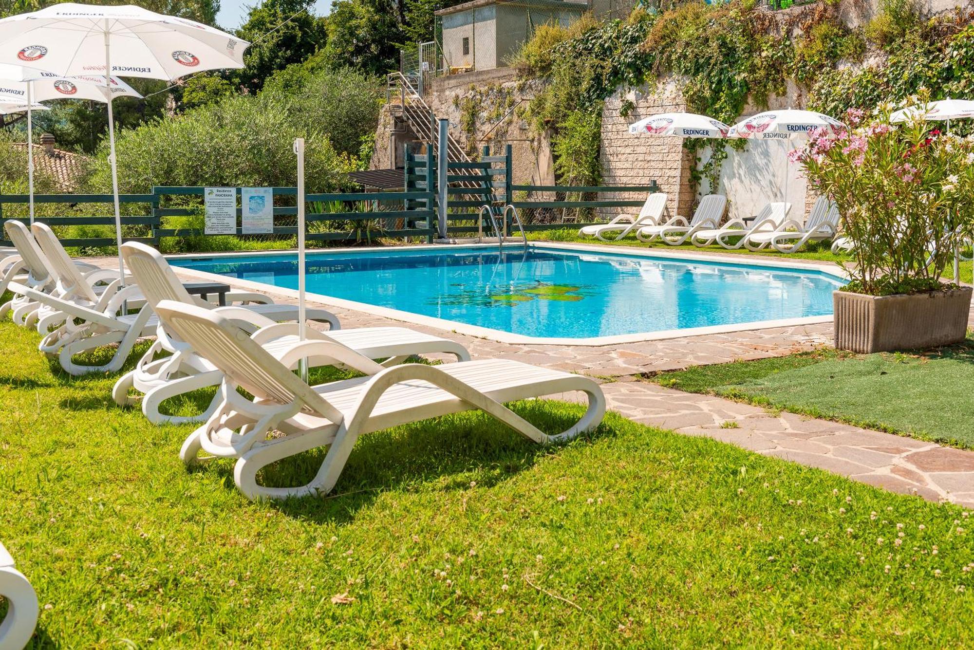 Residenza Panorama Aparthotel Костермано Екстериор снимка
